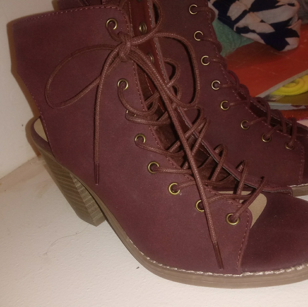 Heels - Picture 2 of 4